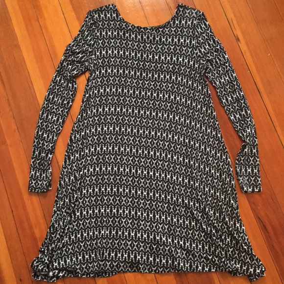 Old Navy Dresses & Skirts - Old Navy Black and White Swing Dress
